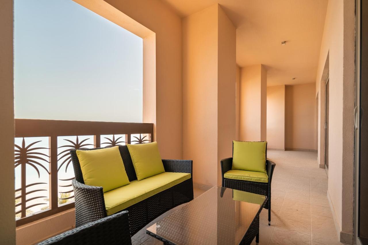 Apartamento Simply Comfort In Sarai Palm Jumeirah Dubái Exterior foto